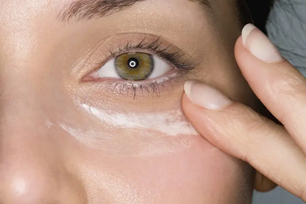 Zdjęcie Protector solar contorno de ojos: evita arrugas y daños solares