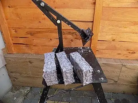 Zdjęcie Jak zrobić brykiet z makulatury i zaoszczędzić na ogrzewaniu