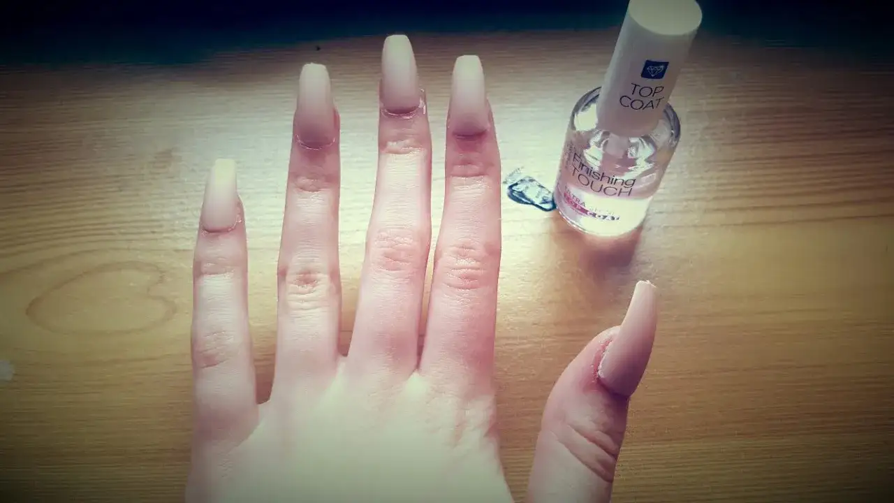 Zdjęcie Jak zdjąć sztuczne paznokcie na klej bez uszkodzenia naturalnych paznokci