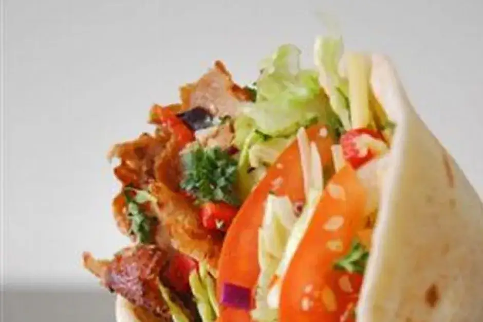 Zdjęcie Z czego jest baranina w kebabie? Odkryj prawdę o składzie mięsa