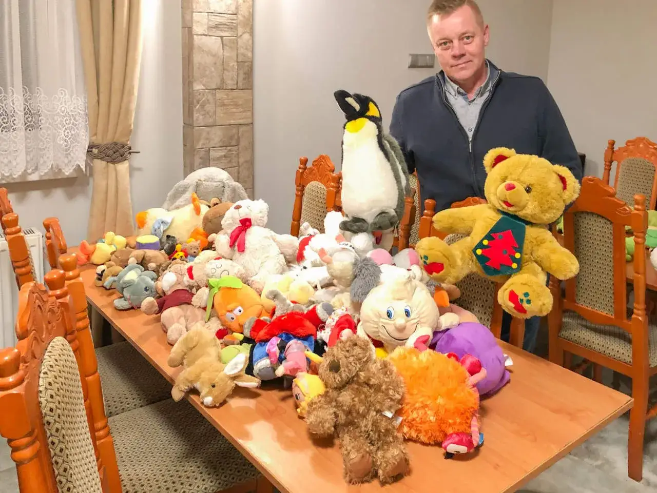 Zdjęcie Gdzie oddać pluszowe zabawki, aby pomóc dzieciom w potrzebie