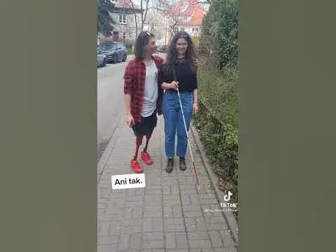 Zdjęcie Jak prowadzić osobę niewidomą: szacunek i praktyczne porady