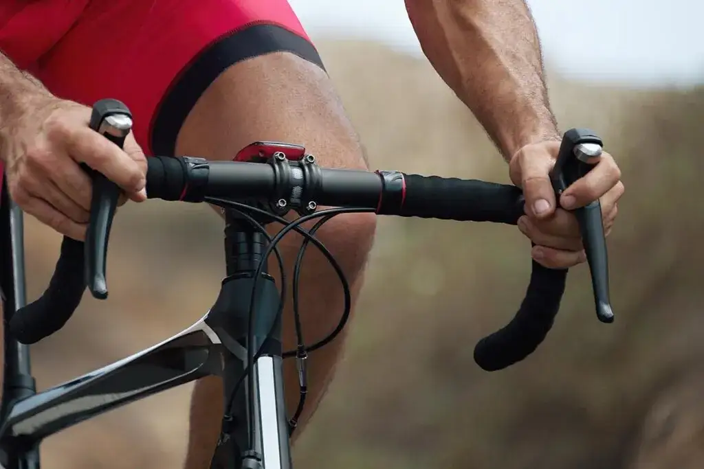 Zdjęcie Jak podwyższyć kierownicę w rowerze i poprawić komfort jazdy