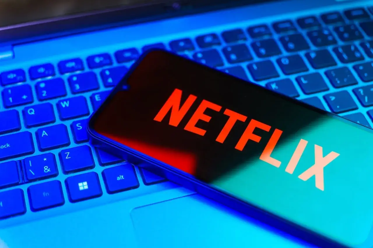 Zdjęcie Ile urządzeń na jednym profilu Netflix? Ograniczenia i opcje abonamentowe