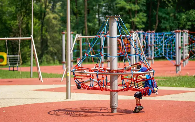 Zdjęcie Ile kosztuje certyfikat na plac zabaw? Sprawdź ceny inspekcji i więcej