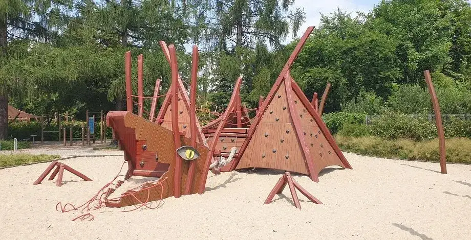 Zdjęcie Gdzie jest najbliższy plac zabaw? Znajdź idealne miejsce dla dzieci