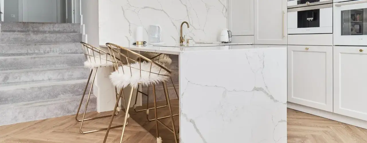 Zdjęcie Jaka podłoga do białych mebli? Oto najlepsze opcje, które zachwycą