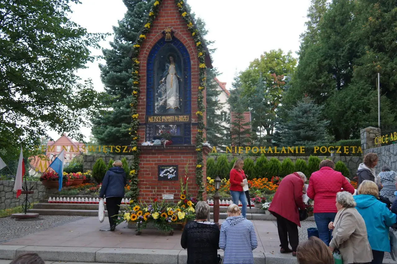 Zdjęcie Sanktuaria maryjne na Mazowszu – odkryj niezwykłe miejsca pielgrzymkowe