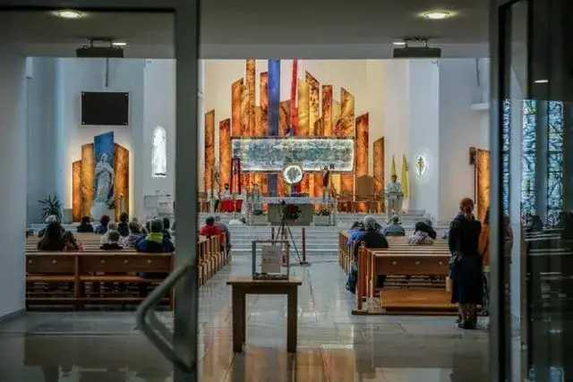 Zdjęcie O której jest msza święta z jasnej góry w telewizji? Sprawdź godziny!