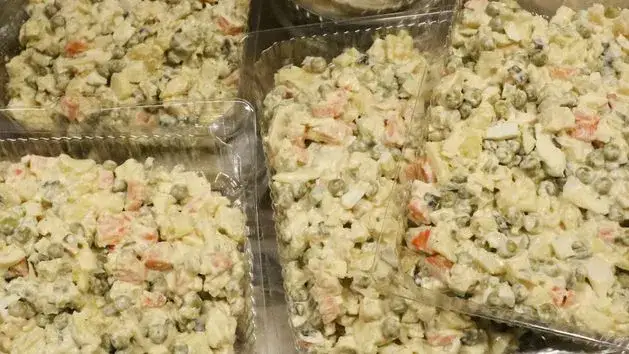 Zdjęcie Jak zawekować sałatkę jarzynową, aby cieszyć się smakiem zimą