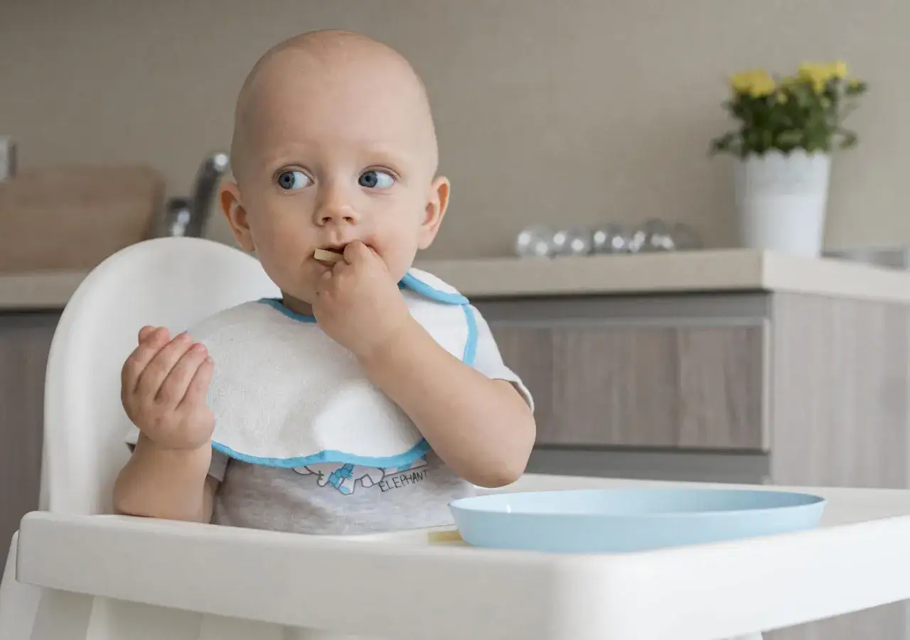 Zdjęcie Ser ż&oacute;łty dla dziecka: Od kiedy i jak bezpiecznie go podawać?