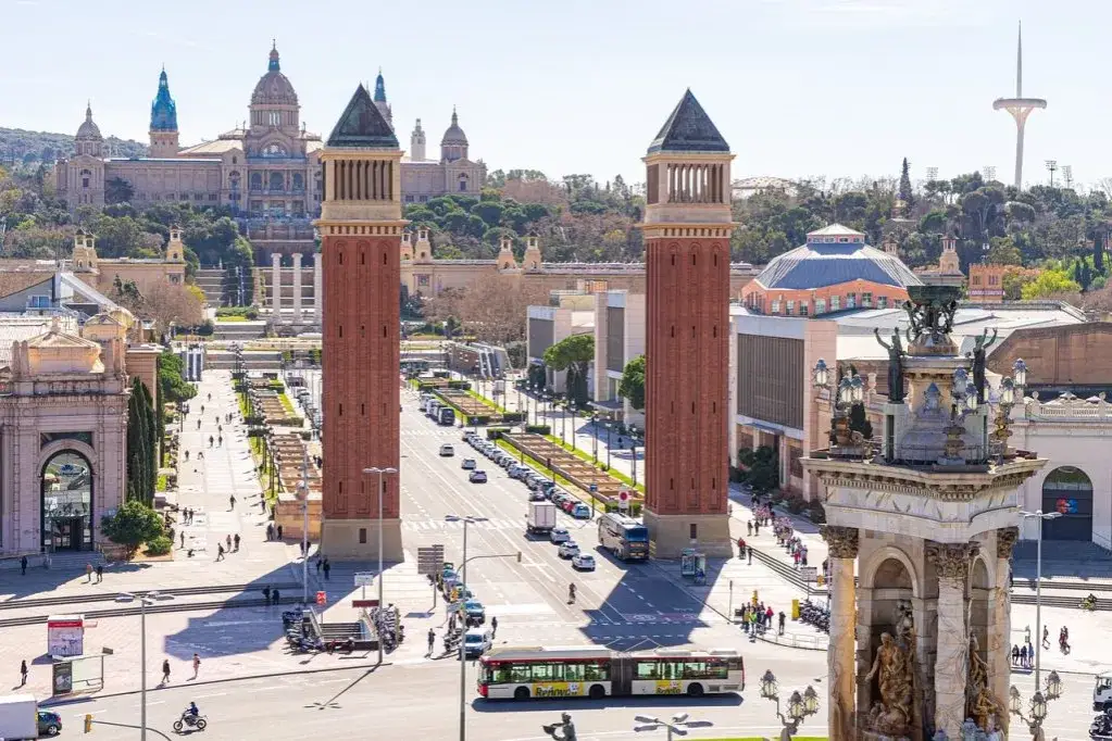 Zdjęcie W jakim kraju jest Barcelona? Odkryj jej fascynującą historię i położenie