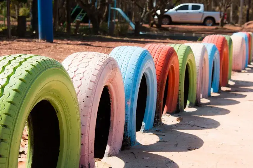 Zdjęcie Jak pomalować opony na plac zabaw, aby były bezpieczne i trwałe