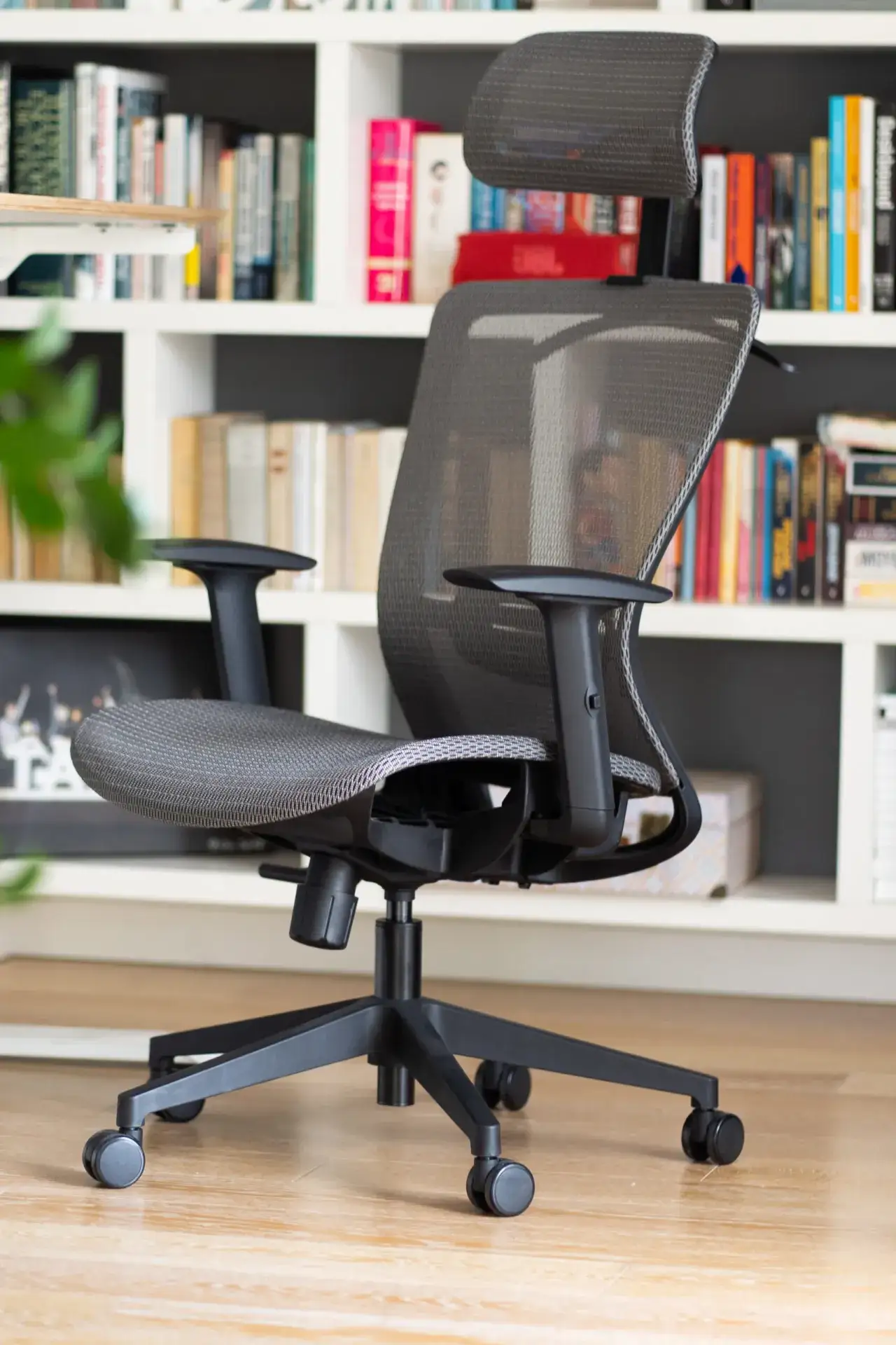 Zdjęcie Jak wyczyścić krzesło biurowe i uniknąć trudnych plam