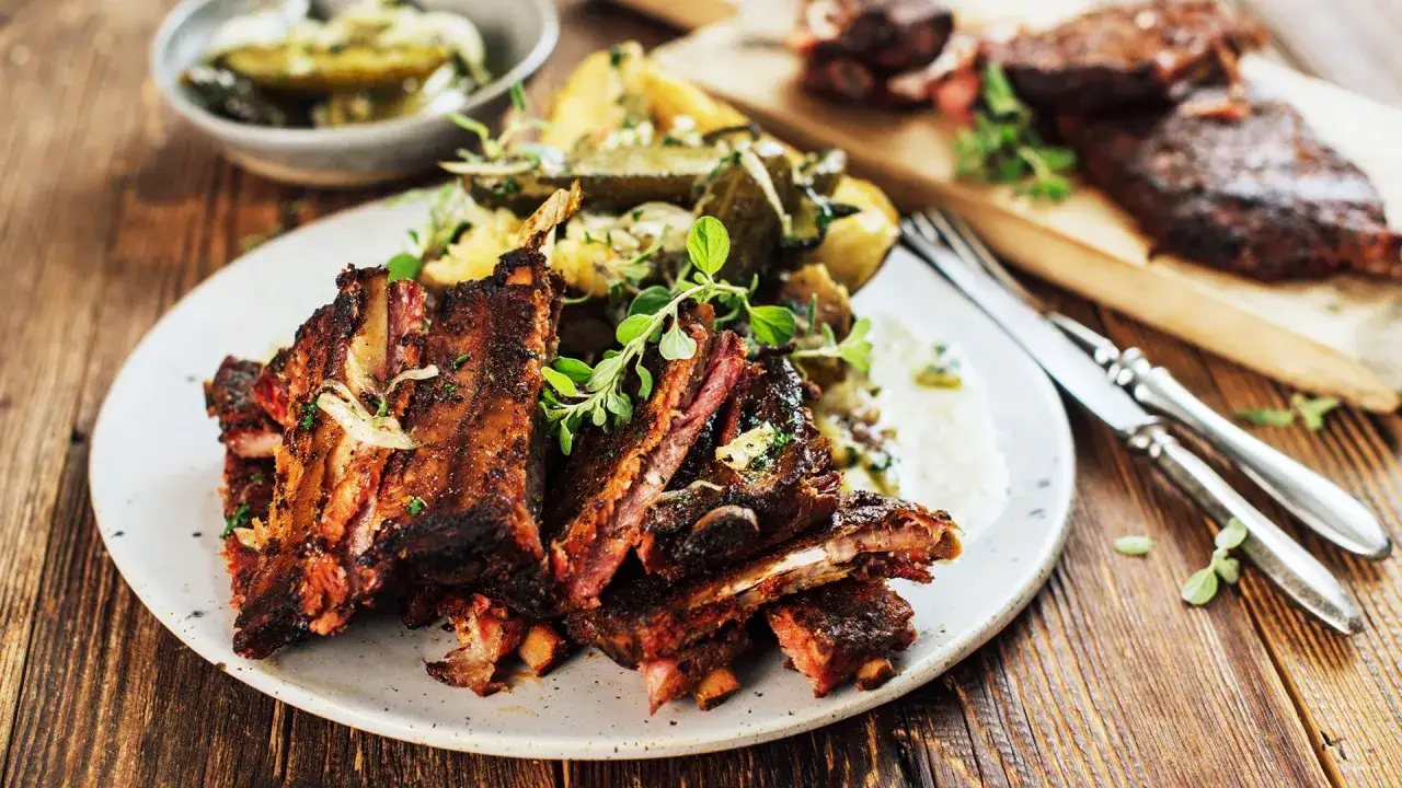 Zdjęcie Jaką surówkę do żeberek wybrać, by zaskoczyć gości?