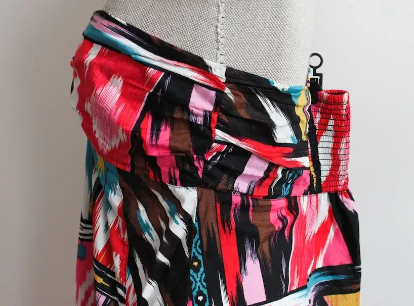 Zdjęcie Jak przerobić sukienkę na spódnicę - proste kroki, które musisz znać