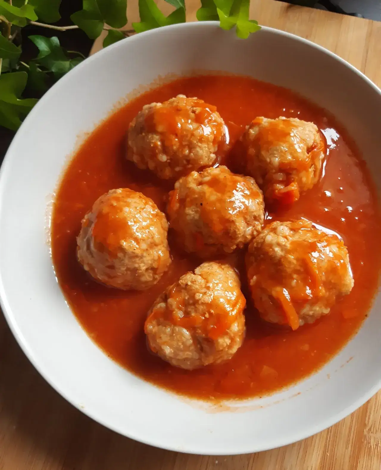 Zdjęcie Pulpety w sosie pomidorowym: z czym podawać, by posiłek był idealny?