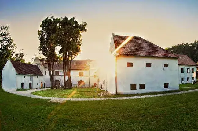 Zdjęcie Zamek w Dzięgielowie: odkryj fascynującą historię i atrakcje turystyczne