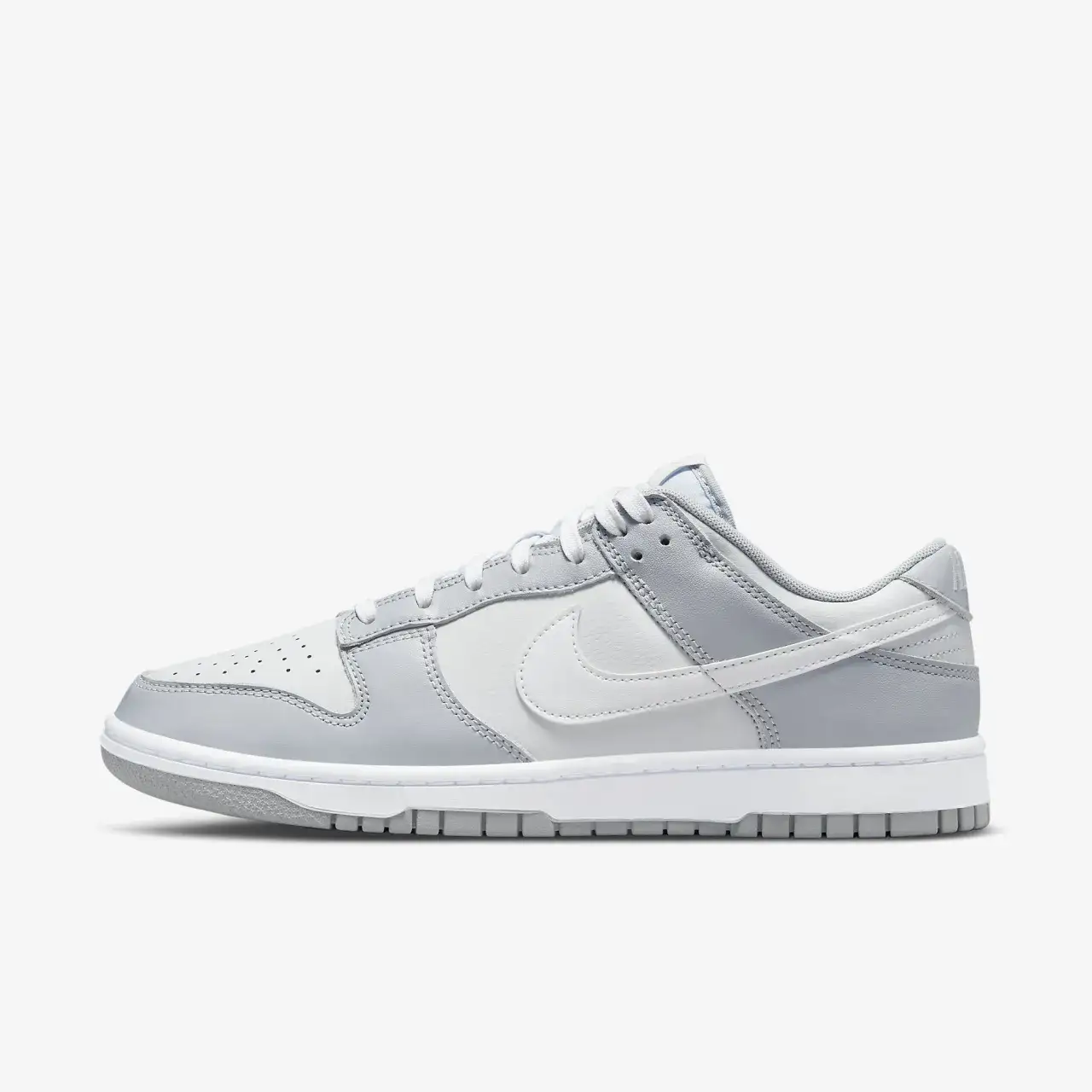 Zdjęcie Nike Dunk Low Retro SE Platinum - Komfort i styl w jednym modelu