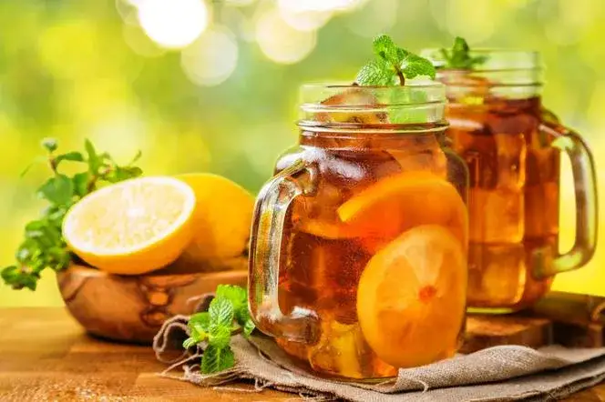Zdjęcie Najlepszy przepis na mrożoną herbatę - 5 prostych kroków do orzeźwienia