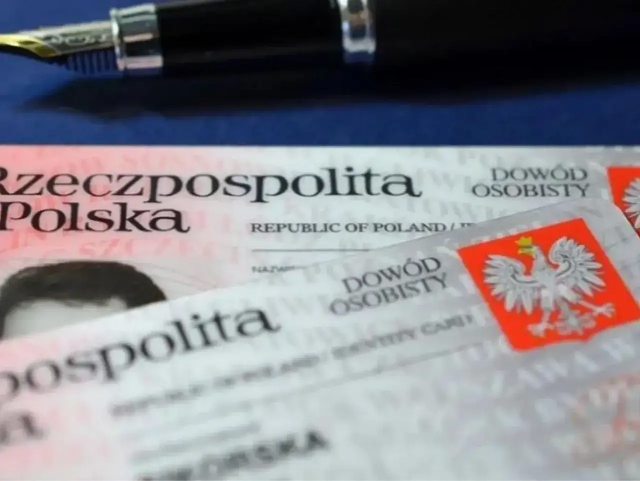 Zdjęcie Kiedy wymienić dowód po ślubie? Uniknij problemów z ważnością dokumentu