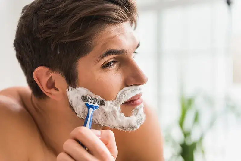 Zdjęcie Peeling czy golenie: co najpierw, aby uniknąć podrażnień?
