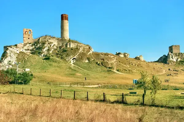 Zdjęcie Zamek w Olsztynie - odkryj tajemnice ruin i ich fascynującą historię