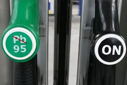 Zdjęcie Olej napędowy to diesel czy benzyna? Poznaj kluczowe różnice