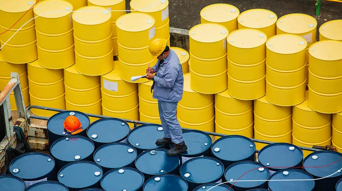 Zdjęcie Jak przechowywać benzynę bez ryzyka - kluczowe zasady i porady