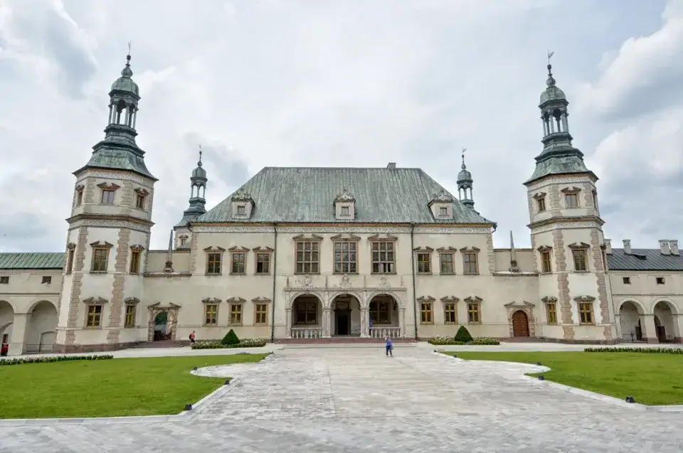 Zdjęcie Pałac Biskupów Krakowskich w Kielcach: historia, zwiedzanie i praktyczne wskazówki