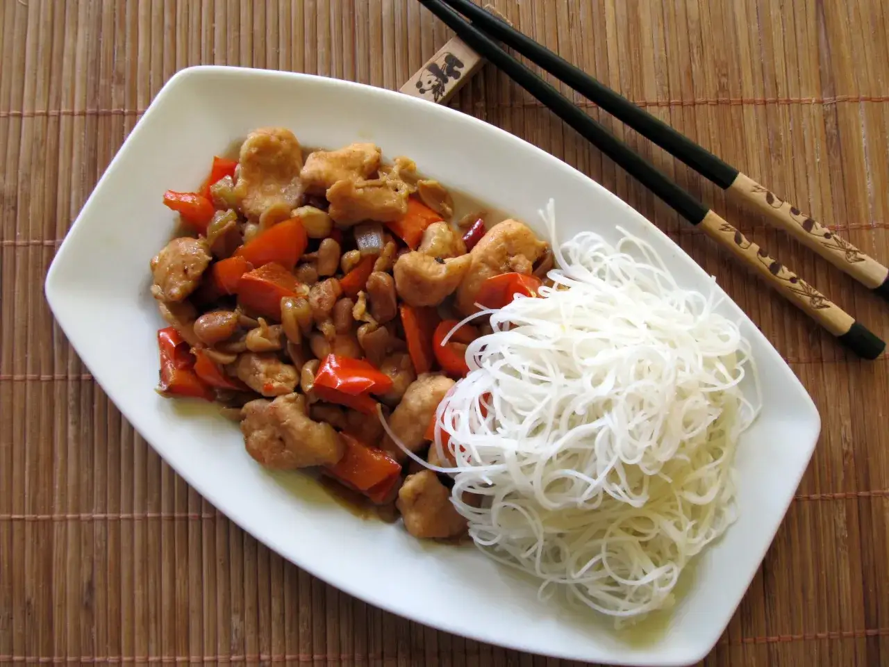 Zdjęcie Kurczak po seczuańsku co to? Odkryj smakowite sekrety dania