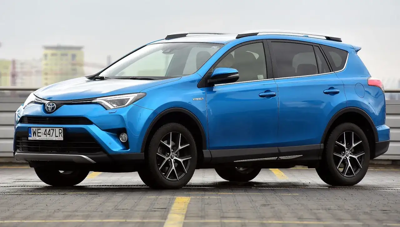 Zdjęcie Toyota RAV4 jaki silnik wybrać? Porównanie opcji i osiągi