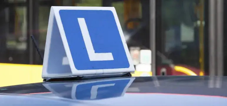 Zdjęcie Dlaczego nauka jazdy ma symbol L? Poznaj fascynującą historię