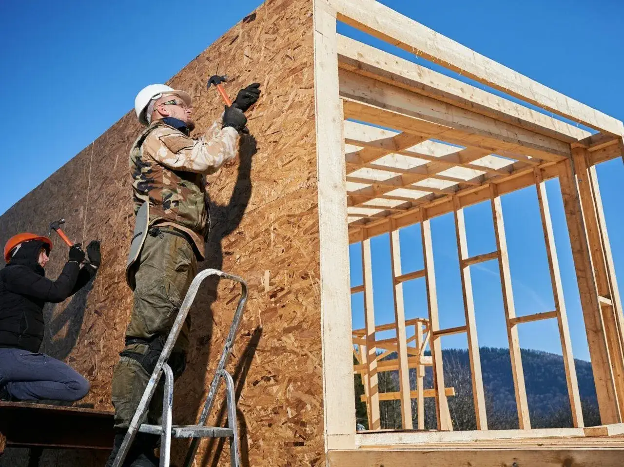 Zdjęcie Jaka płyta OSB na ściany zewnętrzne? Wybierz najlepszą opcję na wilgoć