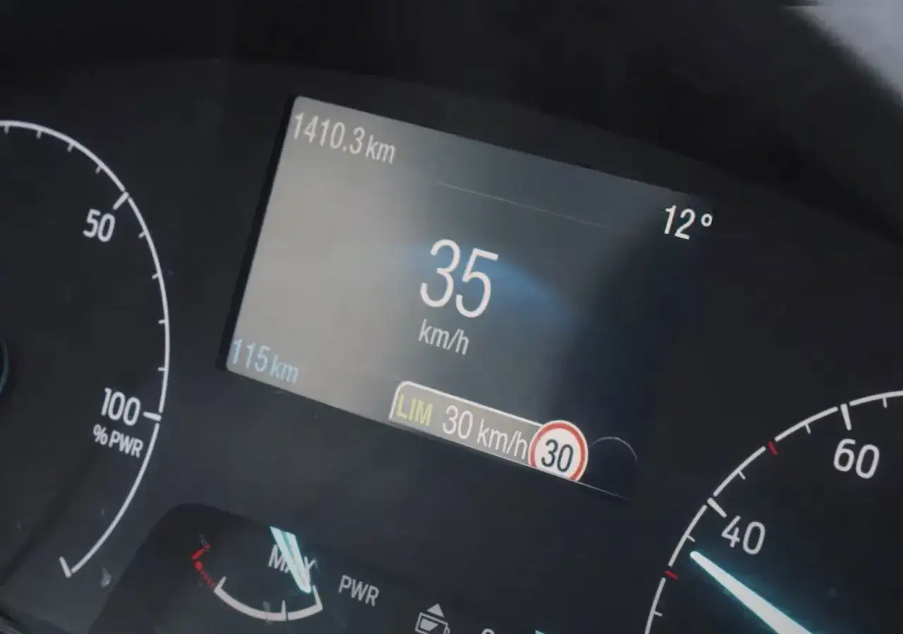 Zdjęcie Jaka minimalna prędkość na autostradzie? Uniknij niebezpieczeństw na drodze