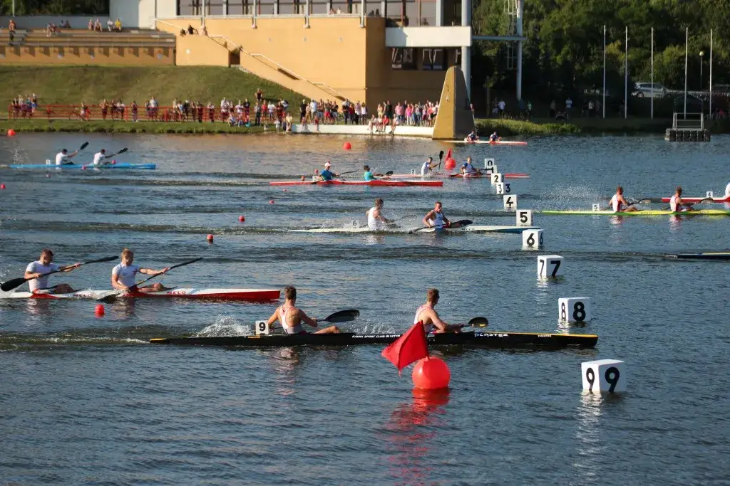 Zdjęcie Kajakarstwo klasyczne: odkryj historię i zasady tego sportu