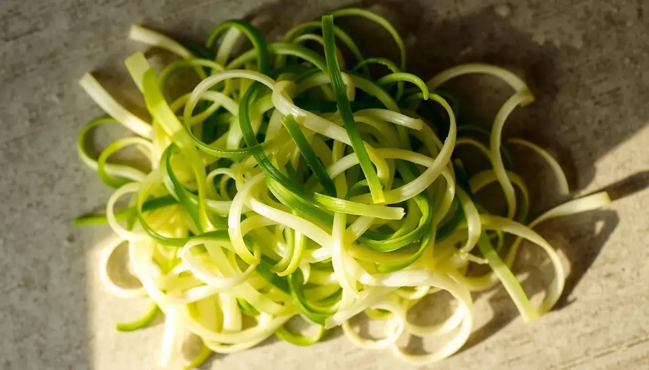 Zdjęcie Która część pora do sałatki? Odkryj najlepsze smaki i tekstury