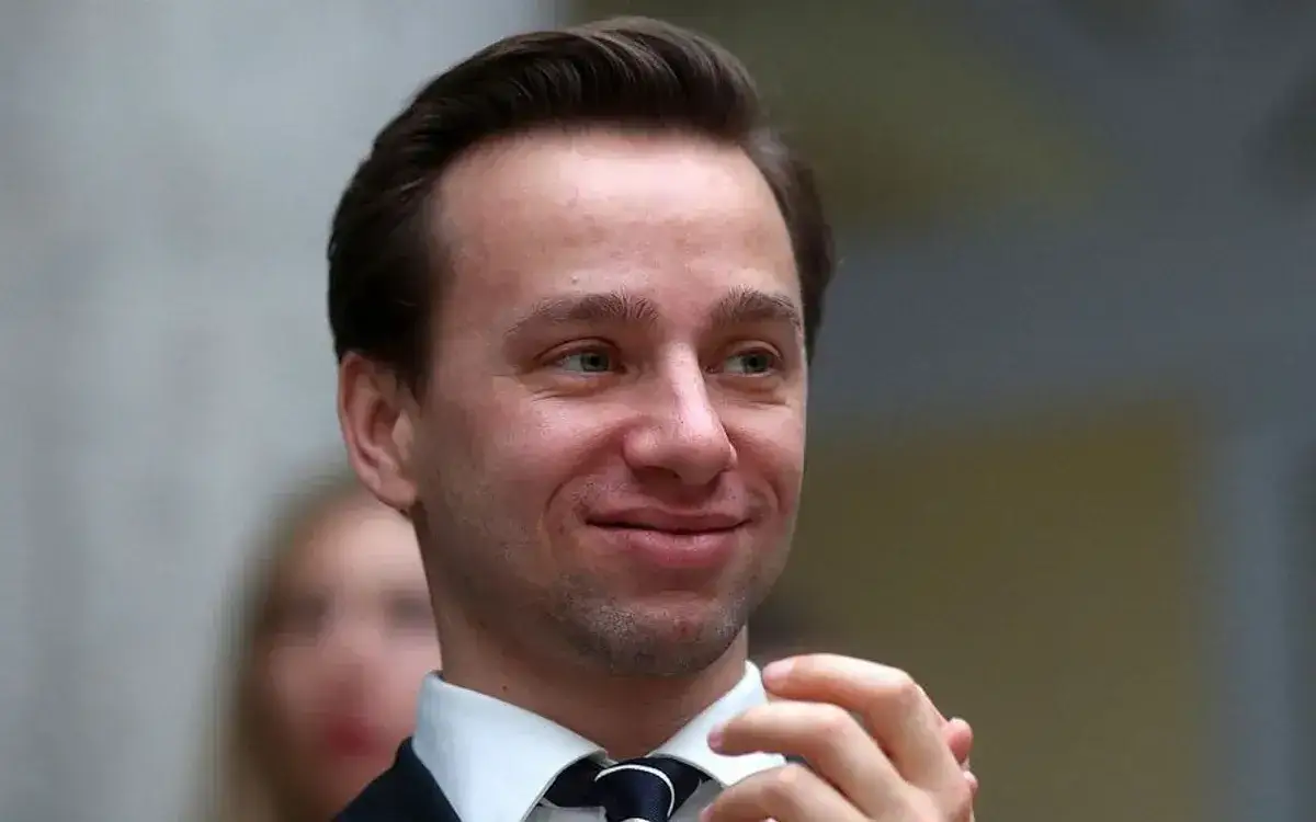 Zdjęcie Krzysztof Bosak – kim jest i jakie ma osiągnięcia w polityce?