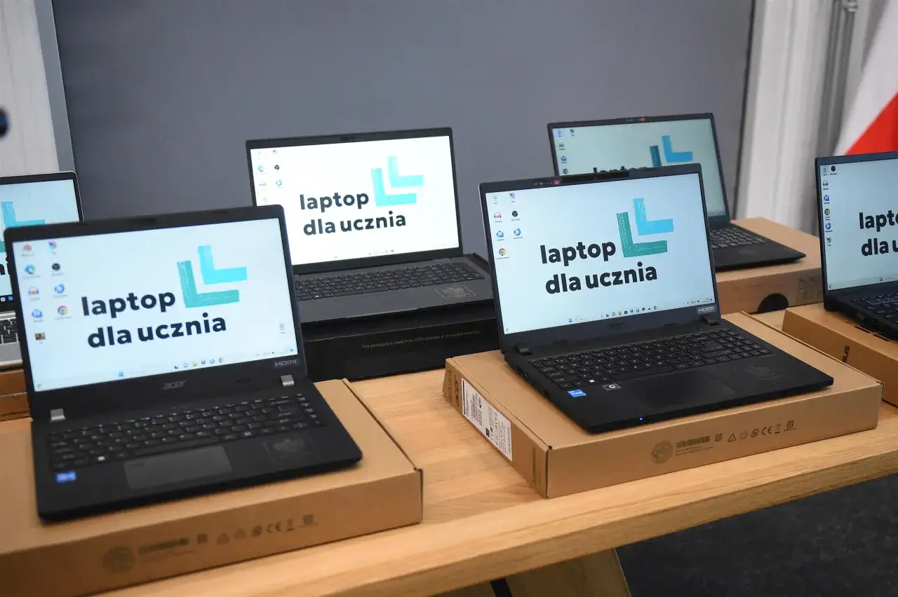 Zdjęcie Jakie laptopy dla 4 klasistów są najlepsze do nauki i zabawy?