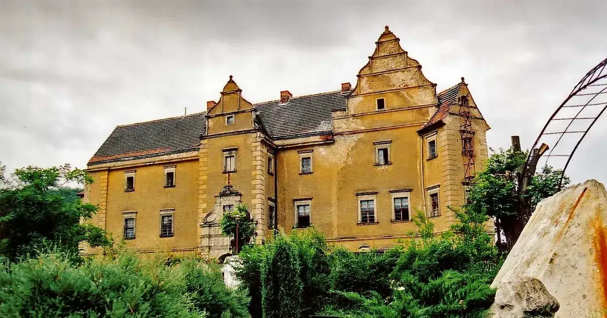 Zdjęcie Zamek Płakowice w Lwówku Śląskim - historia, architektura i atrakcje