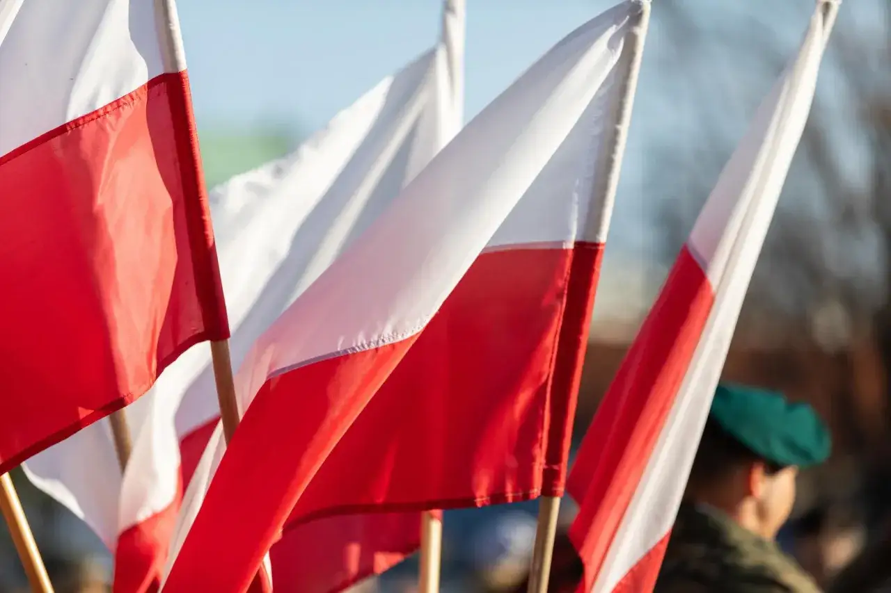 Zdjęcie Jak wygląda flaga Polski? Kolory, proporcje i ich znaczenie