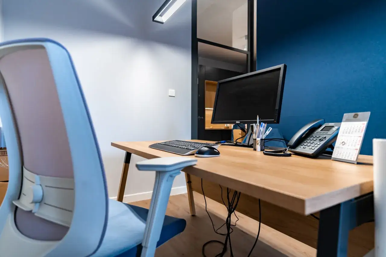 Zdjęcie Meble środek trwały czy wyposażenie? Kluczowe różnice i konsekwencje dla firm