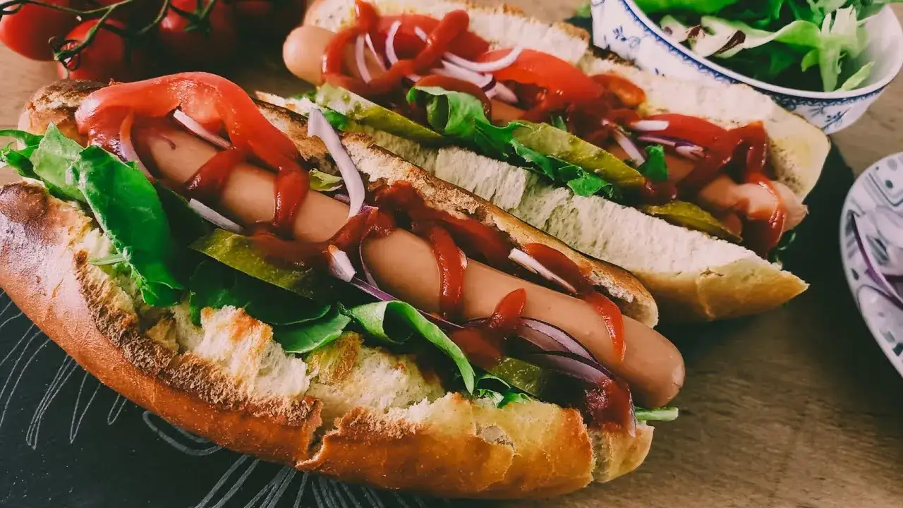 Zdjęcie Idealna bułka do hot doga: jak zaskoczyć prawdziwych smakoszy?