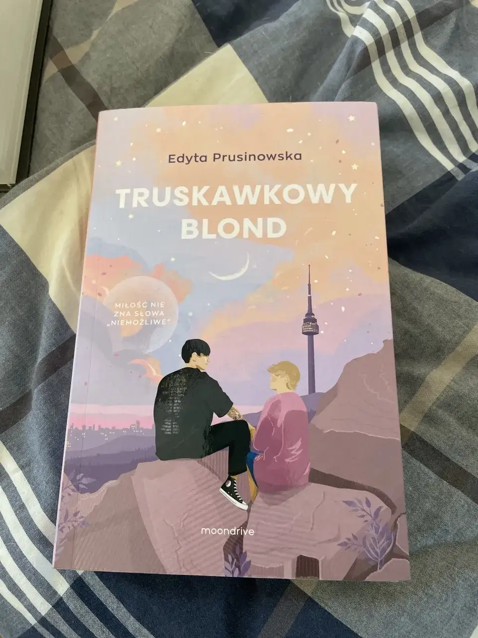 Zdjęcie O czym jest książka truskawkowy blond? Fabuła, postacie i tematy