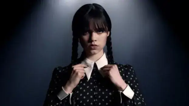 Zdjęcie Kim jest Wednesday - poznaj mroczną bohaterkę z rodziny Addamsów