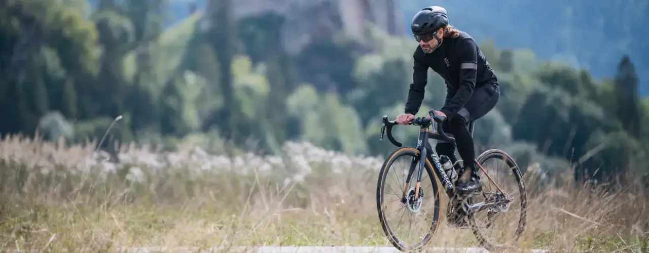 Zdjęcie Jaką kurtkę na rower wybrać, by nie zmarznąć w deszczu?