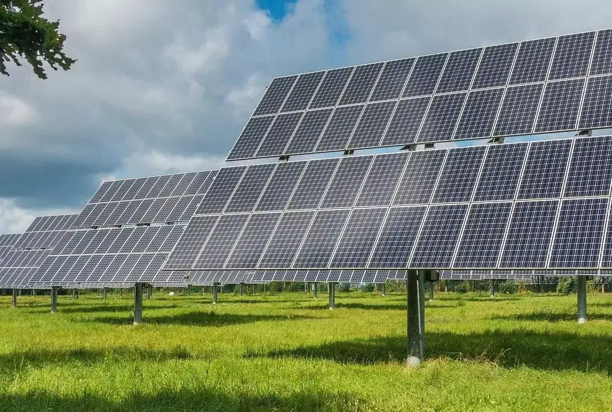 Zdjęcie Ile kosztuje 1 MW fotowoltaiki? Poznaj rzeczywiste koszty budowy