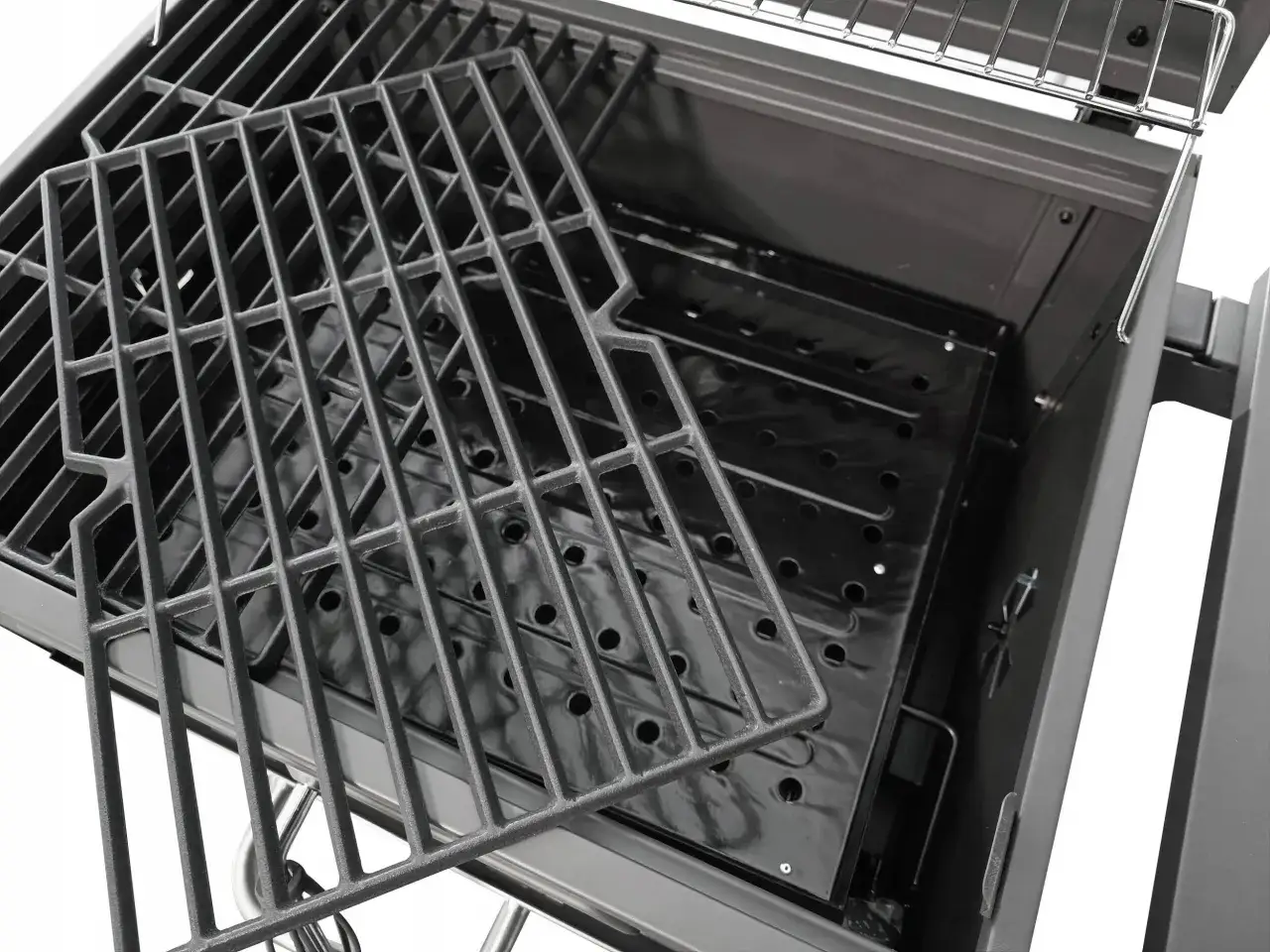 Zdjęcie Zamykany grill ogrodowy: Bezpieczne i trwałe rozwiązanie dla każdego grilla