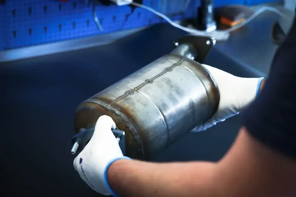 Zdjęcie Czy dpf wypali się na postoju? Poznaj ryzyka i bezpieczne metody