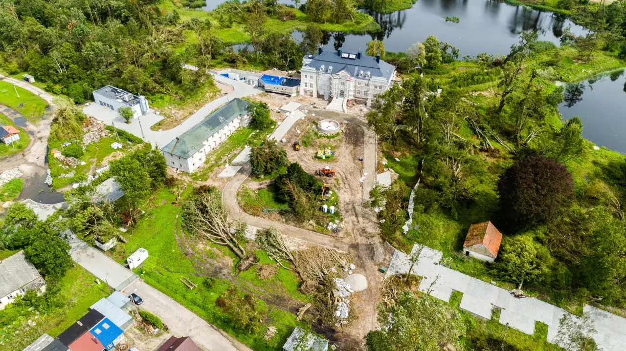 Zdjęcie Pałac w Komierowie: historia, architektura i tajemnice rezydencji